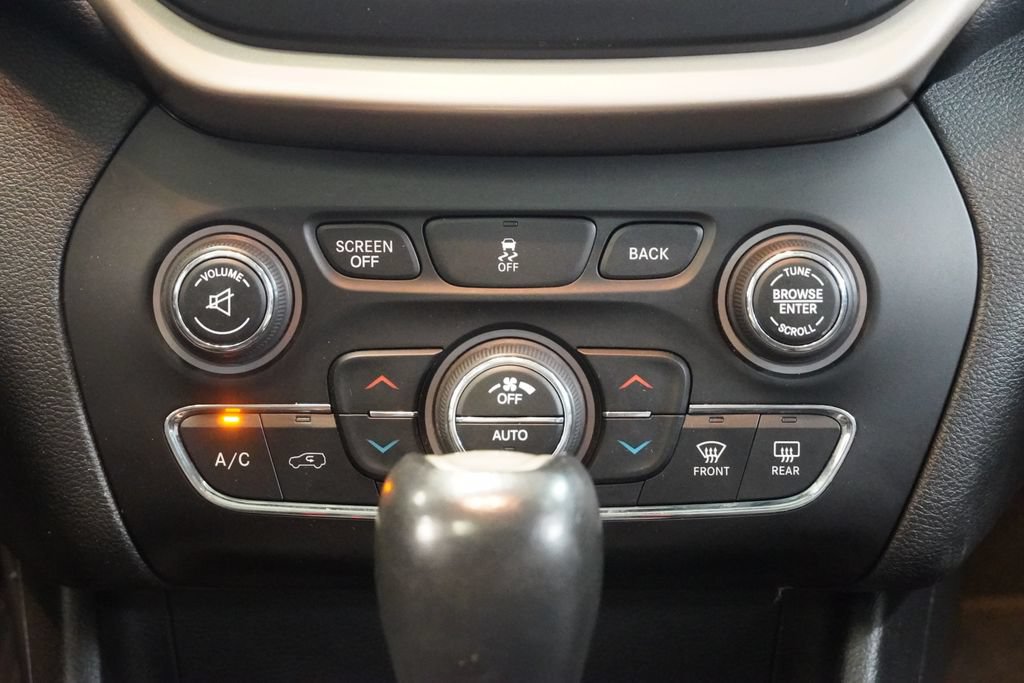 Used 2014 Jeep Cherokee Limited AWD/4WD image 21