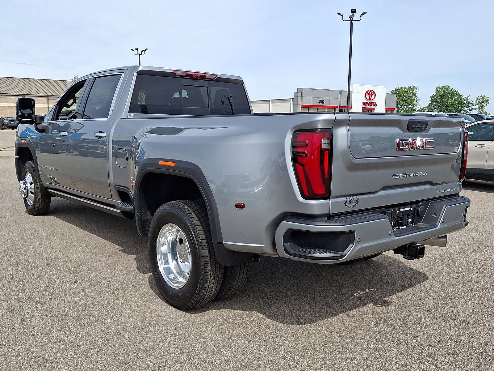 New 2026 GMC Sierra 3500 Denali w/ Denali Reserve Package AWD/4WD image 11