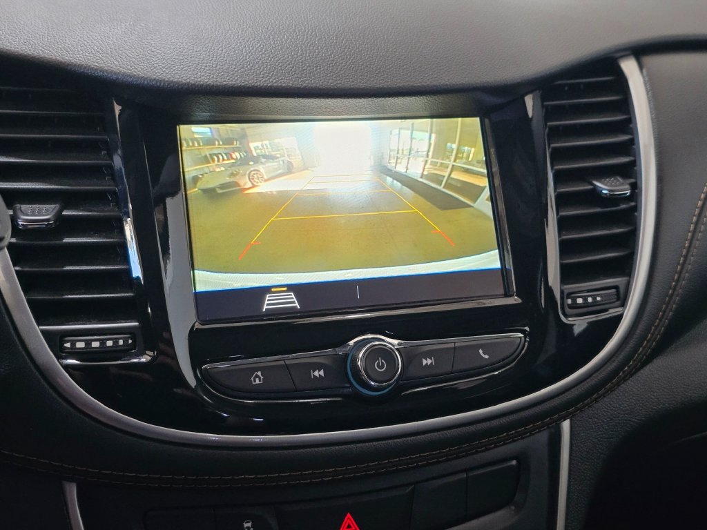 Used 2019 Chevrolet Trax LT w/ LT Convenience Package AWD/4WD image 12