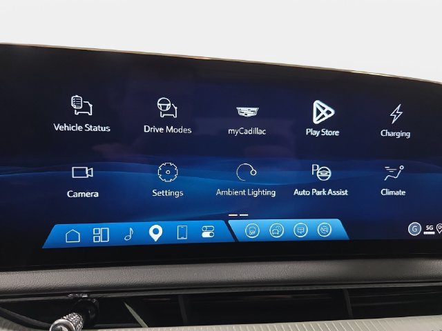 New 2027 Cadillac Optiq Luxury w/ LPO, Floor Liner Package AWD/4WD image 17