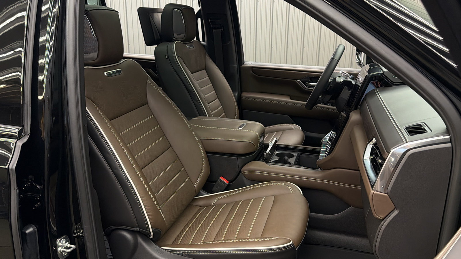 Used 2026 GMC Yukon XL Denali Ultimate w/ LPO, Floor Liner Package AWD/4WD image 37