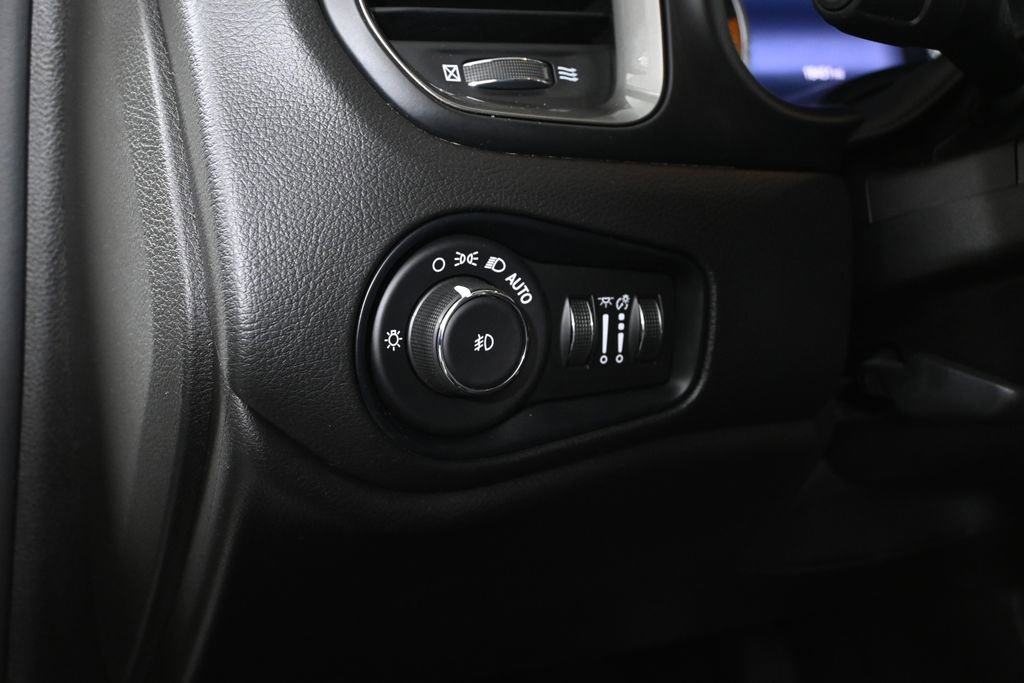 Used 2022 Jeep Renegade Limited w/ Sun, Sound & Wheels Group image 27