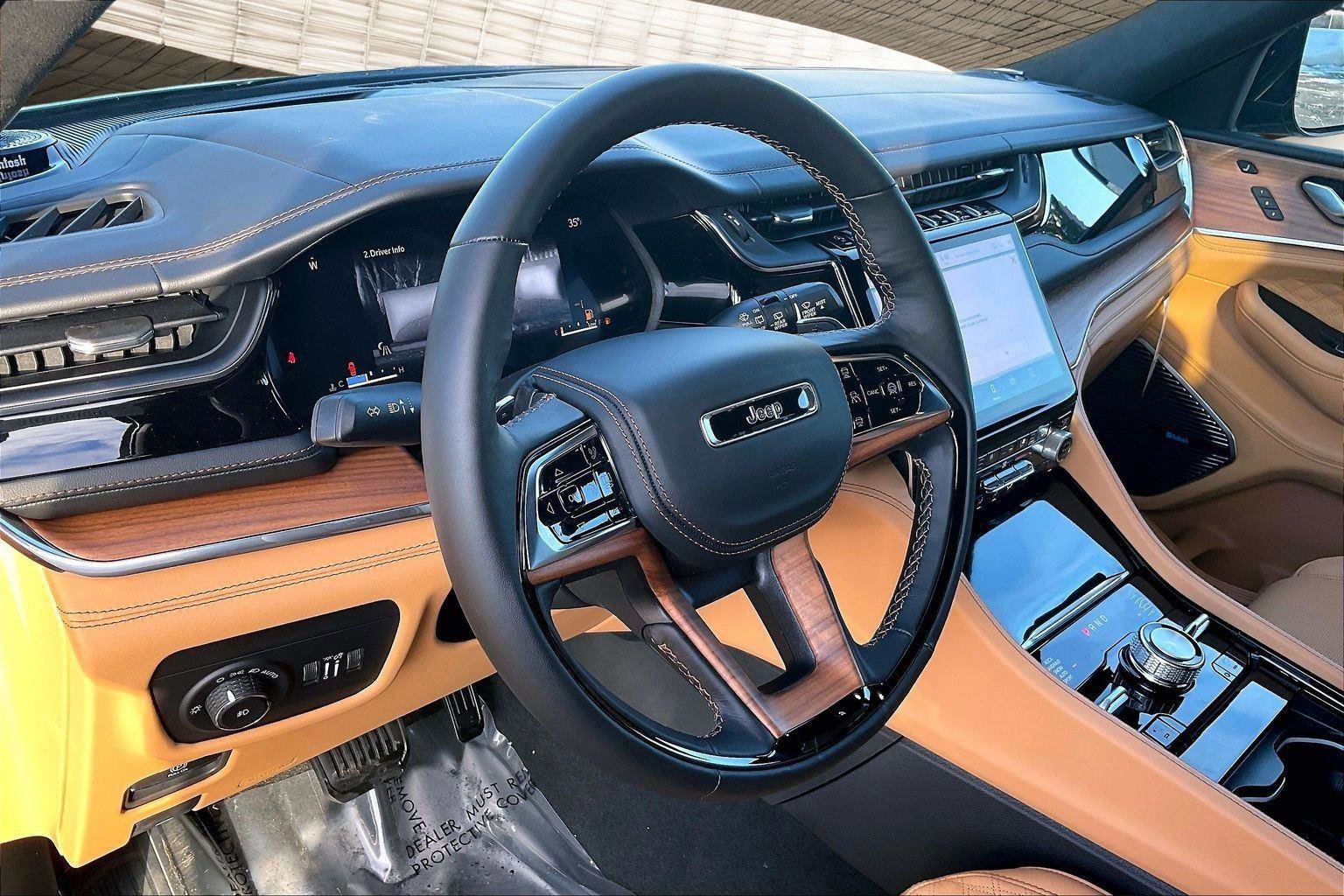 New 2025 Jeep Grand Cherokee Summit image 7