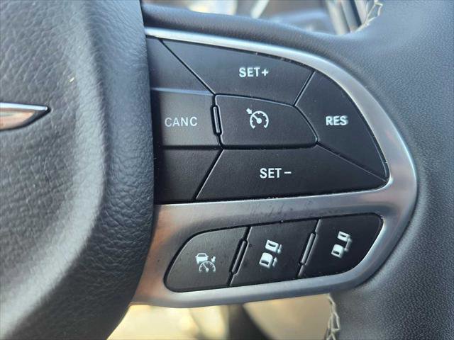 Used 2024 Chrysler Pacifica Touring-L FWD image 32