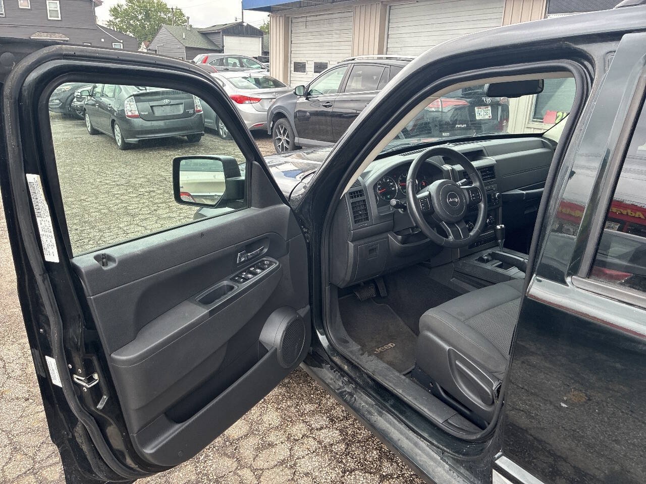 Used 2012 Jeep Liberty Sport w/ Popular Equipment Group AWD/4WD image 10