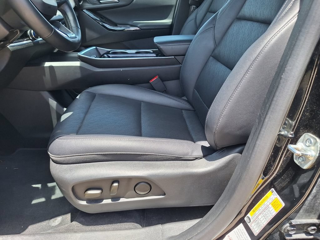 Used 2025 Chevrolet Equinox LT w/ Convenience Package II FWD image 27