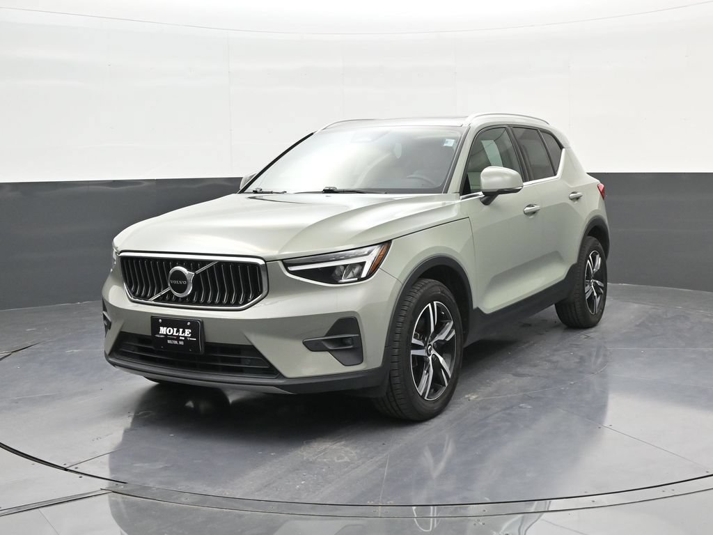 Used 2023 Volvo XC40 B5 Plus AWD/4WD image 3