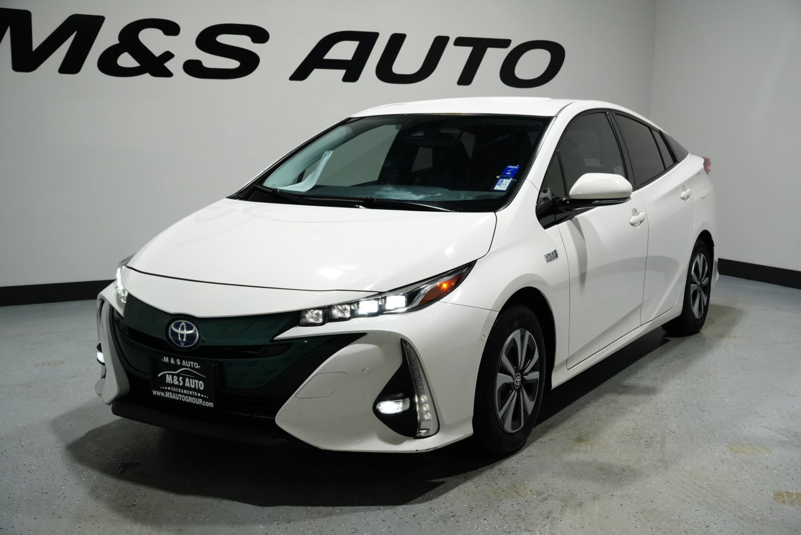 Used 2017 Toyota Prius Prime Advanced image 3