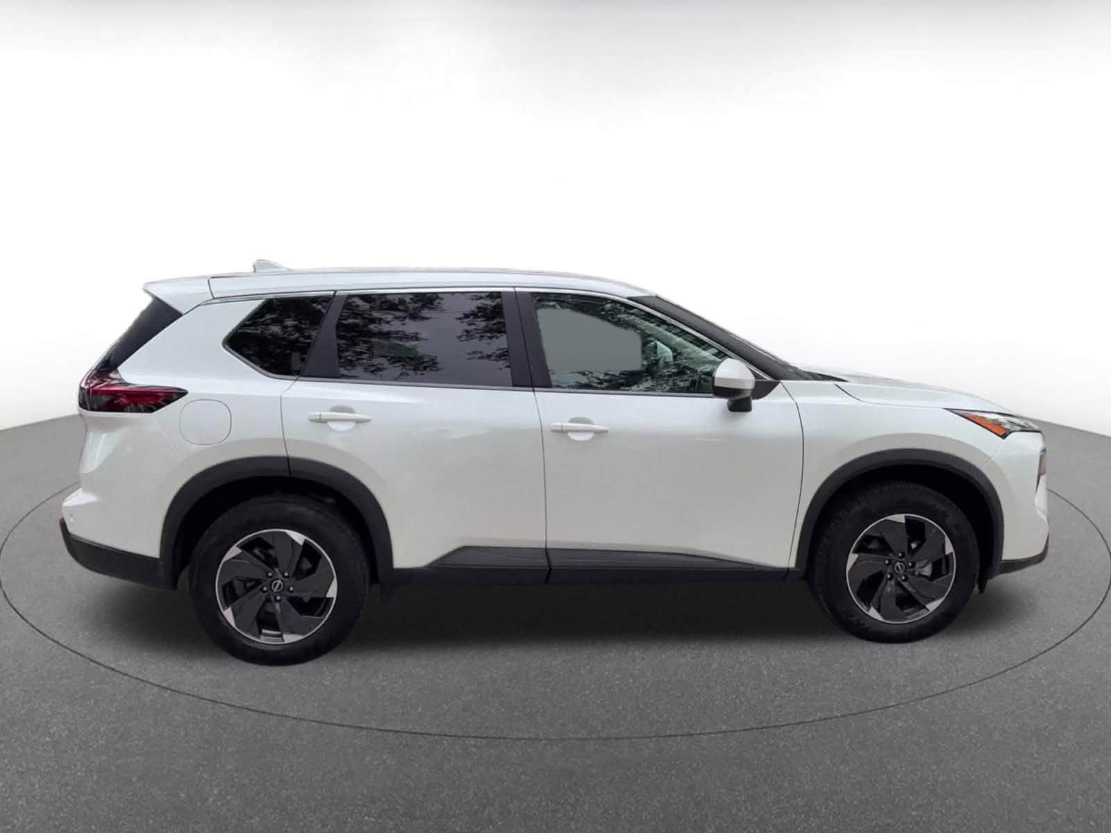 Used 2025 Nissan Rogue SV AWD/4WD image 16