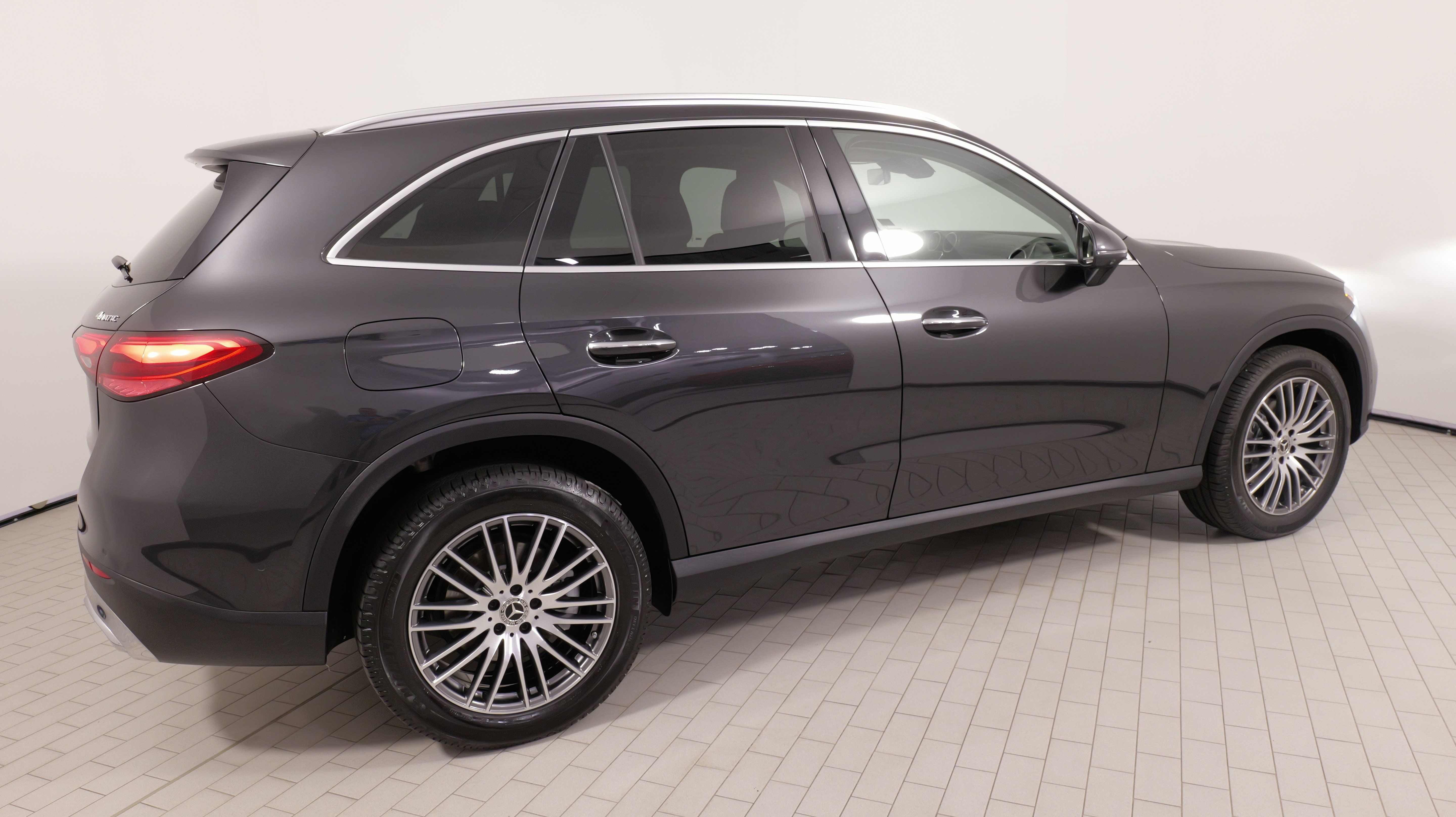 Used 2024 Mercedes-Benz GLC 300 4MATIC image 10