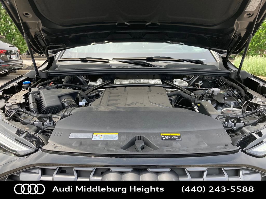 Used 2025 Audi Q5 Premium w/ Convenience Package image 17