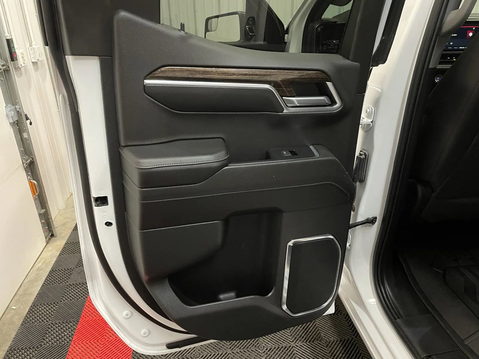 Used 2024 GMC Sierra 1500 Elevation image 39