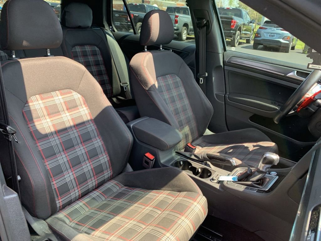 Used 2018 Volkswagen GTI SE FWD image 13