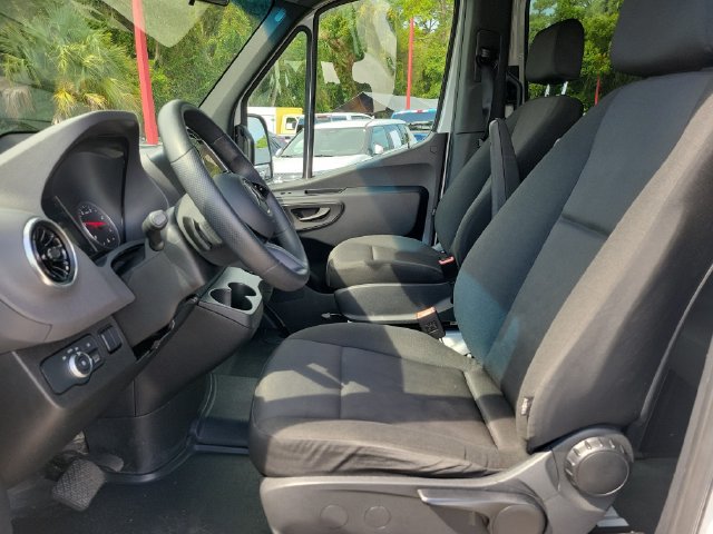 Used 2025 Mercedes-Benz Sprinter 2500 image 17