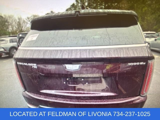 Used 2025 Cadillac Escalade IQ Luxury 2 w/ LPO, Premium Carpet Package image 5