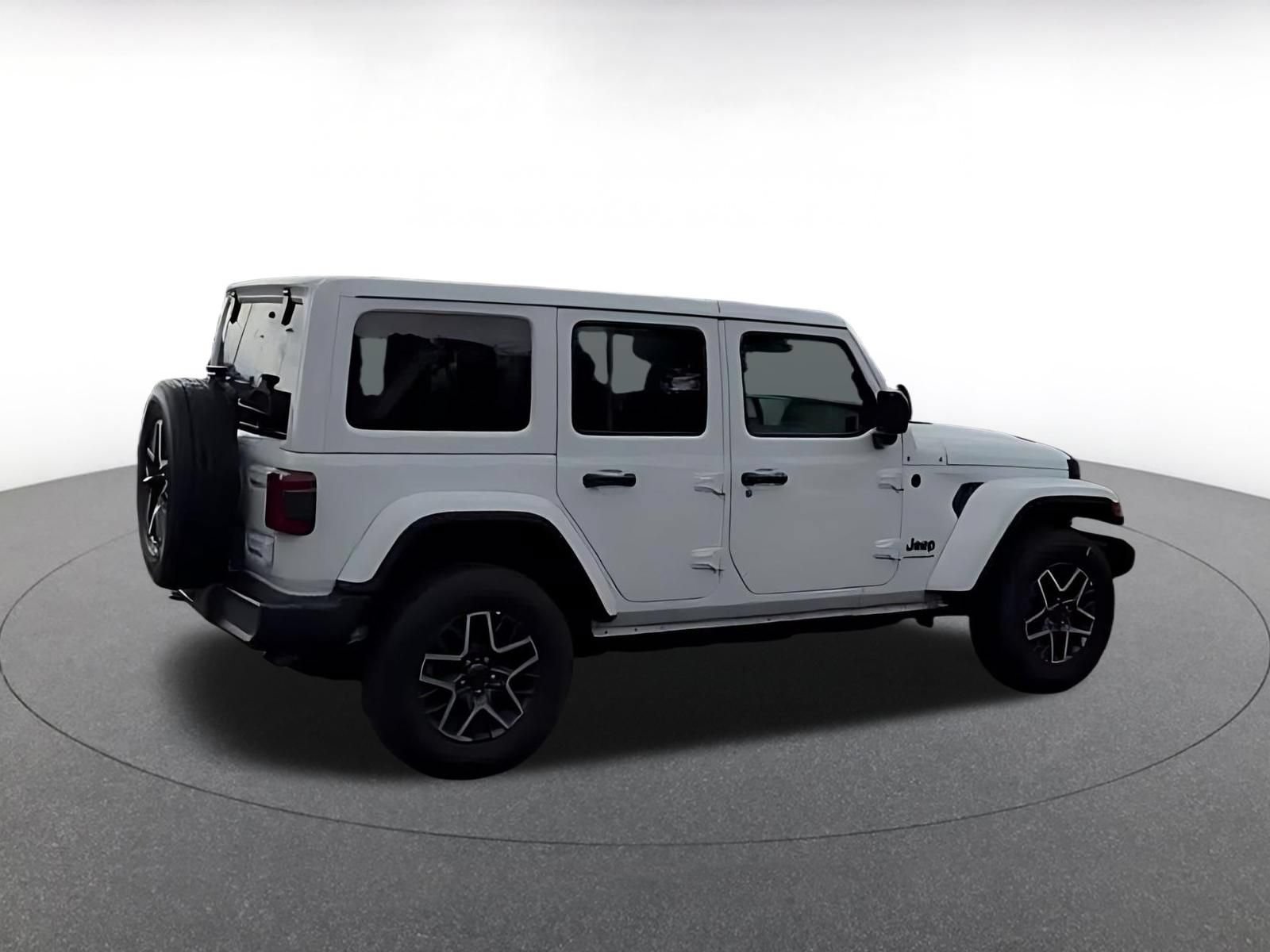 Used 2025 Jeep Wrangler Unlimited Sahara AWD/4WD image 10