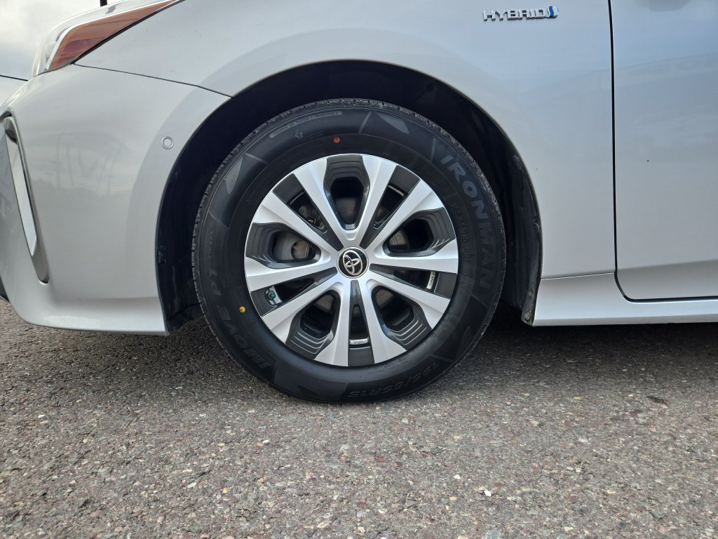 Used 2021 Toyota Prius LE AWD/4WD image 10