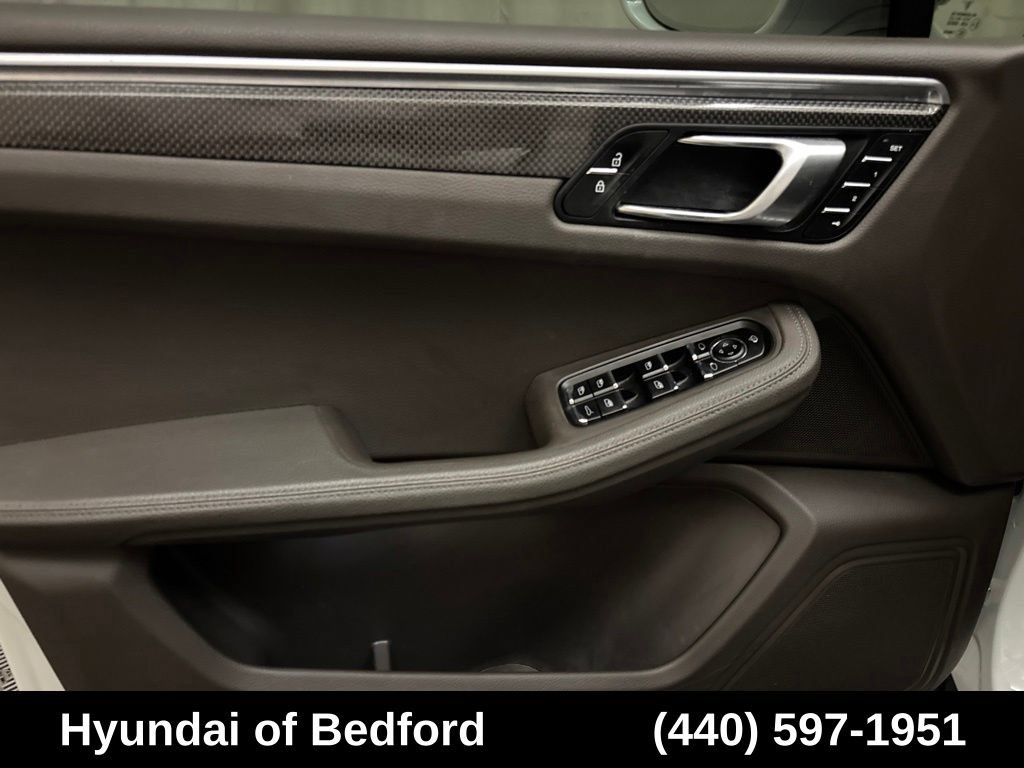 Used 2023 Porsche Macan Turbo AWD/4WD image 12