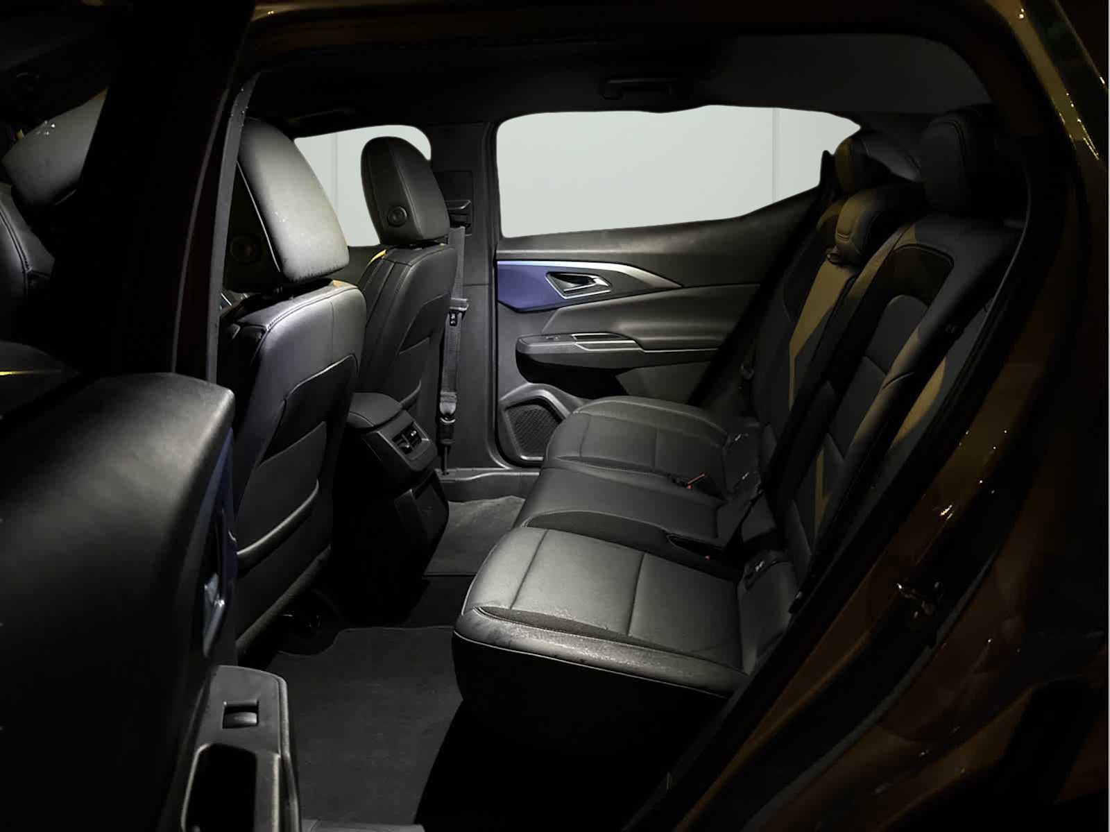 Used 2025 Chevrolet Equinox EV LT w/ Convenience Package image 10