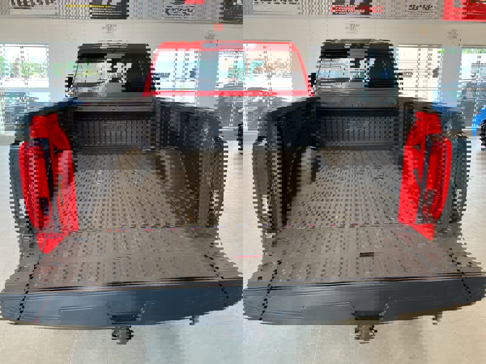 Used 2022 GMC Sierra 2500 SLT w/ SLT Preferred Package image 32