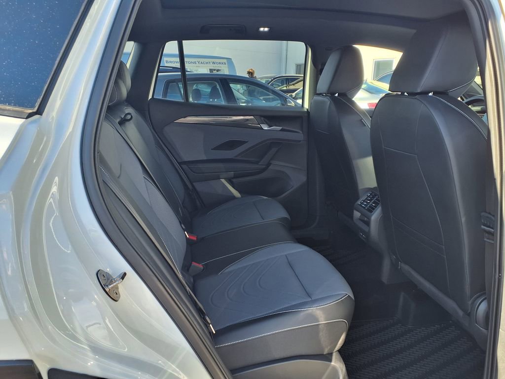 Used 2026 Volkswagen Tiguan SE R-Line image 38