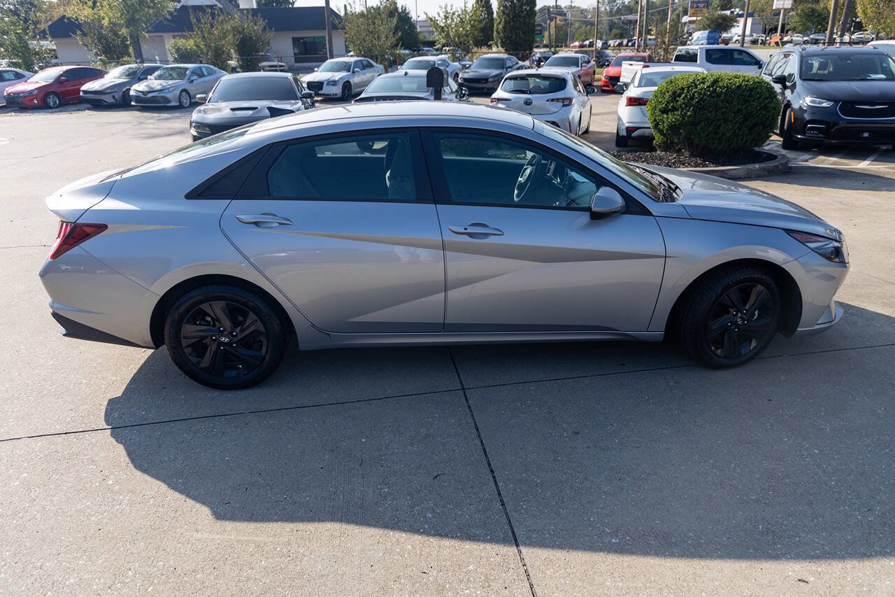 Used 2021 Hyundai Elantra SEL w/ Cargo Package image 3