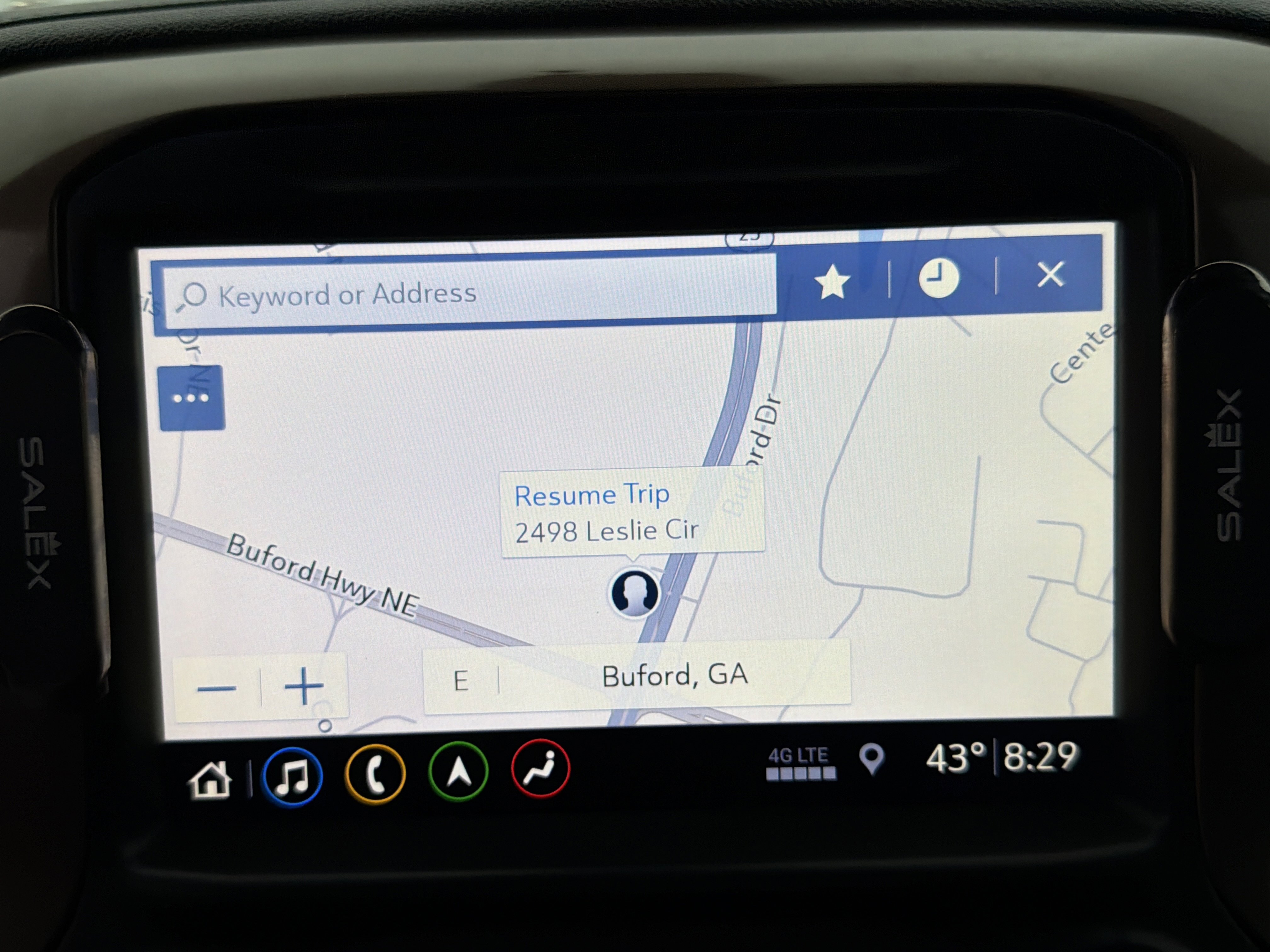 Used 2019 Chevrolet Silverado 1500 High Country w/ Technology Package image 32