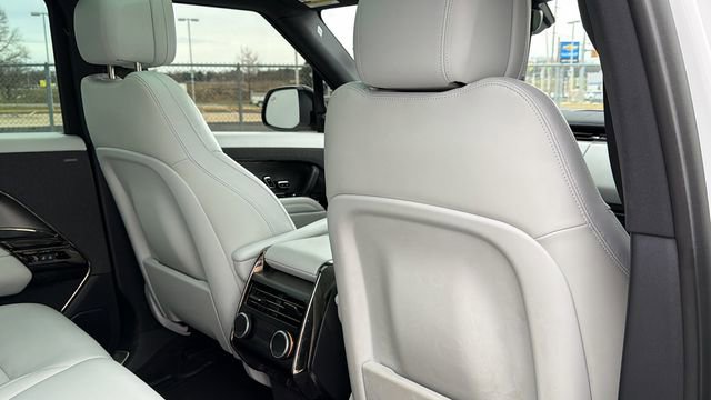 Used 2025 Land Rover Range Rover Sport SE image 31
