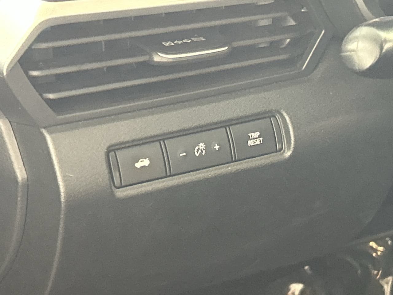 Used 2025 Nissan Altima 2.5 SV FWD image 12