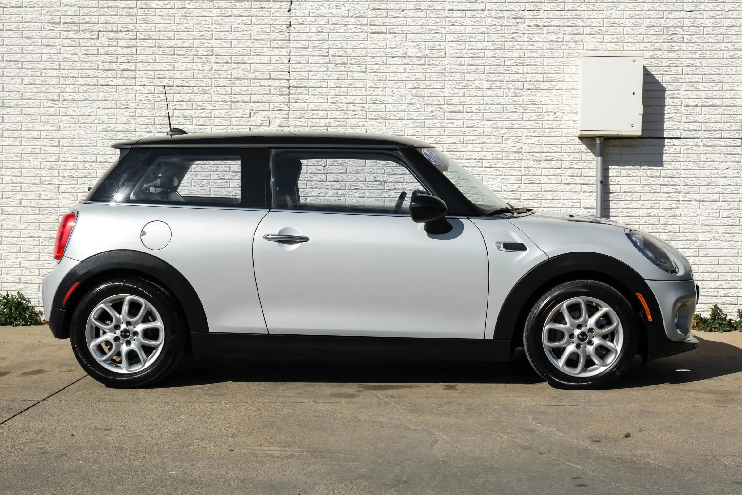 Used 2014 MINI Cooper 2-Door Hardtop image 6