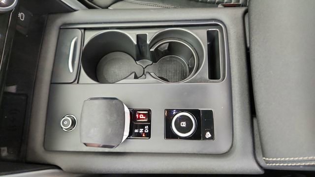 Used 2024 Land Rover Discovery Dynamic SE AWD/4WD image 52