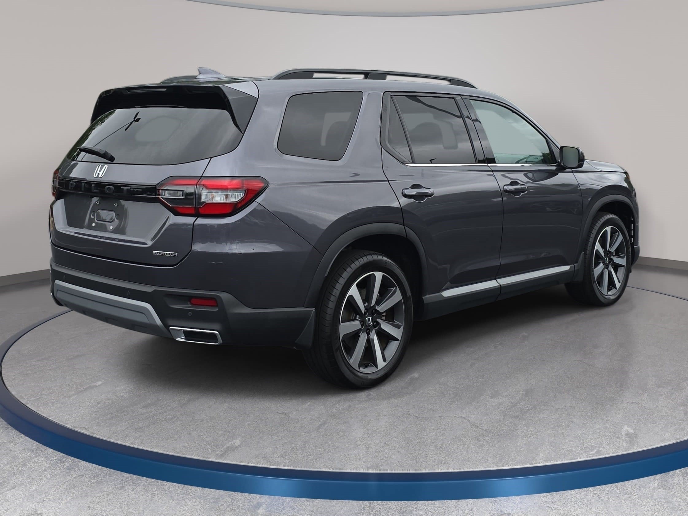Used 2023 Honda Pilot Touring image 5
