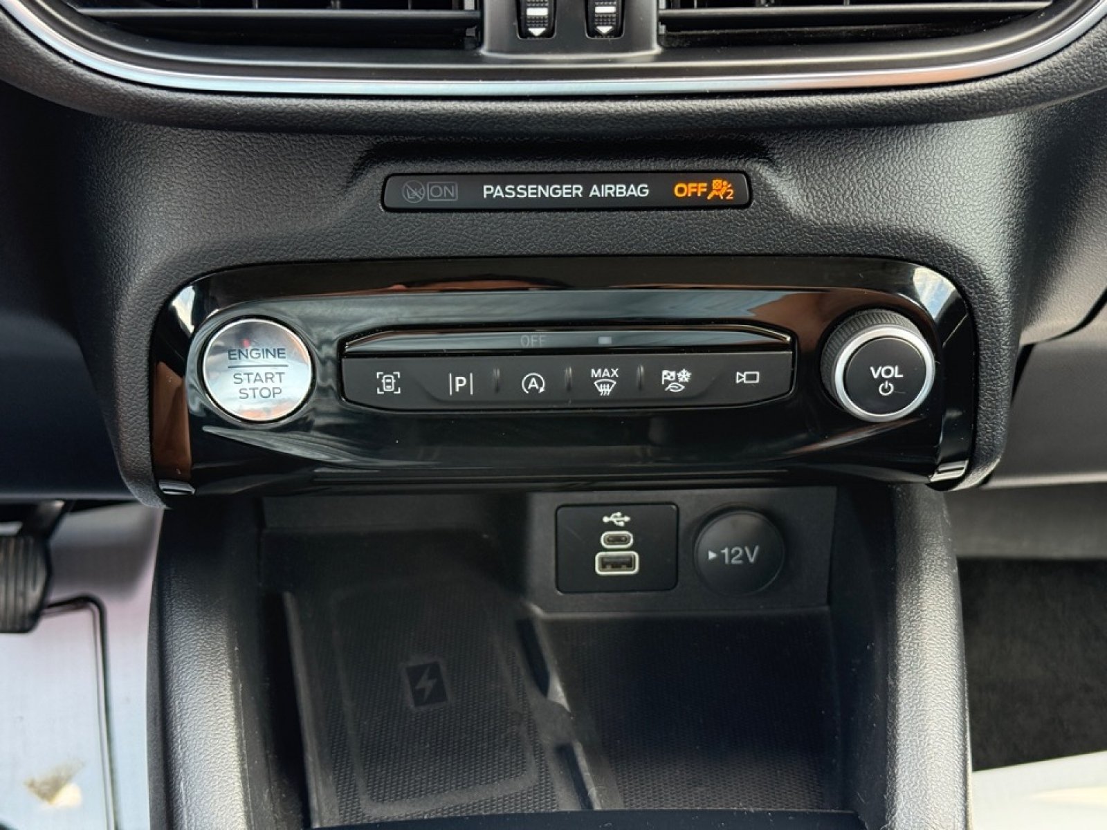 Used 2024 Ford Escape Platinum AWD/4WD image 18
