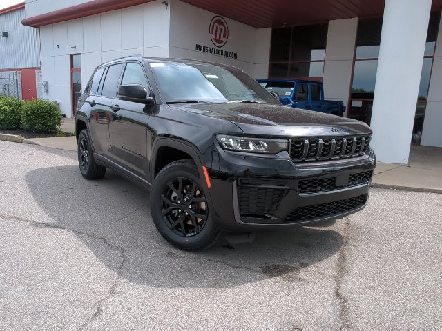 New 2026 Jeep Grand Cherokee Altitude AWD/4WD image 3