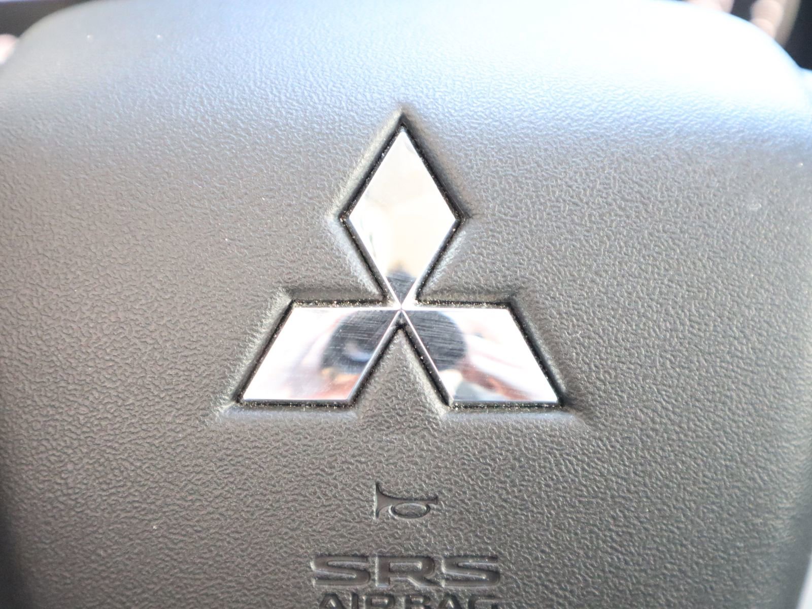 Used 2025 Mitsubishi Outlander AWD image 34