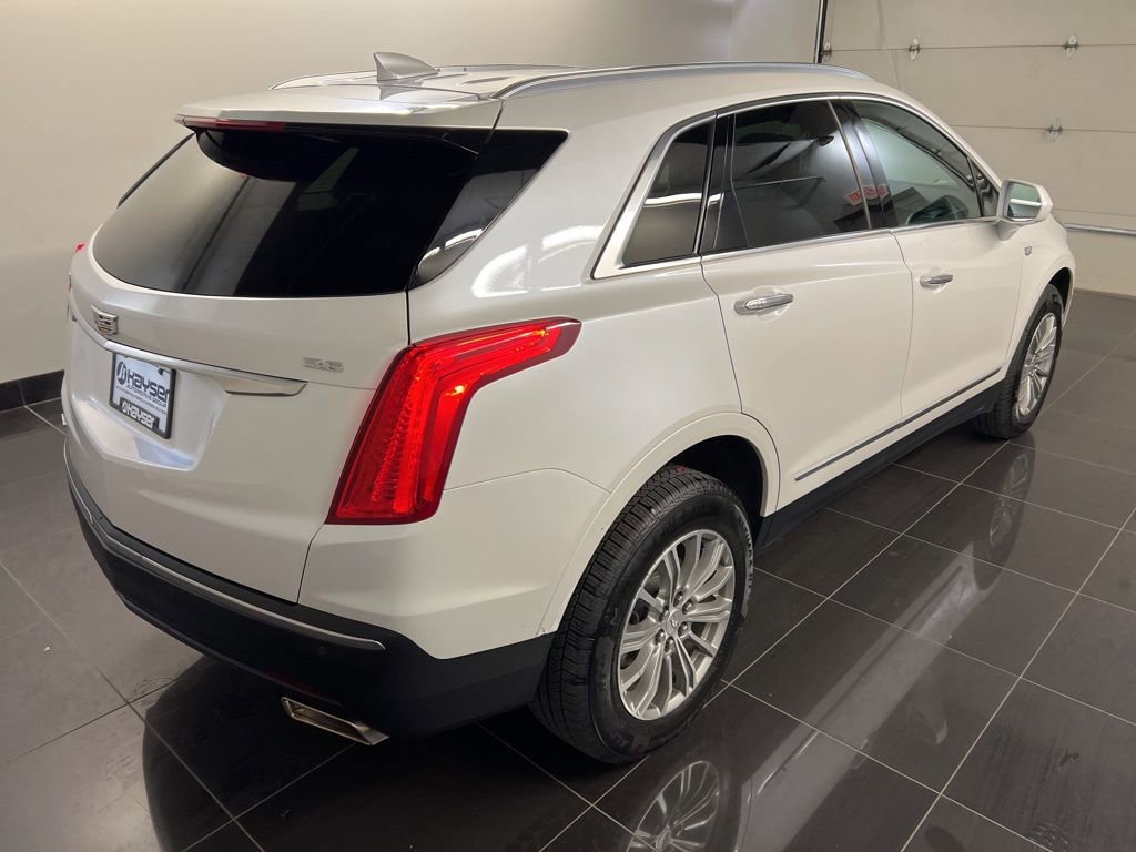 Used 2017 Cadillac XT5 Luxury w/ Driver Awareness Package AWD/4WD image 6