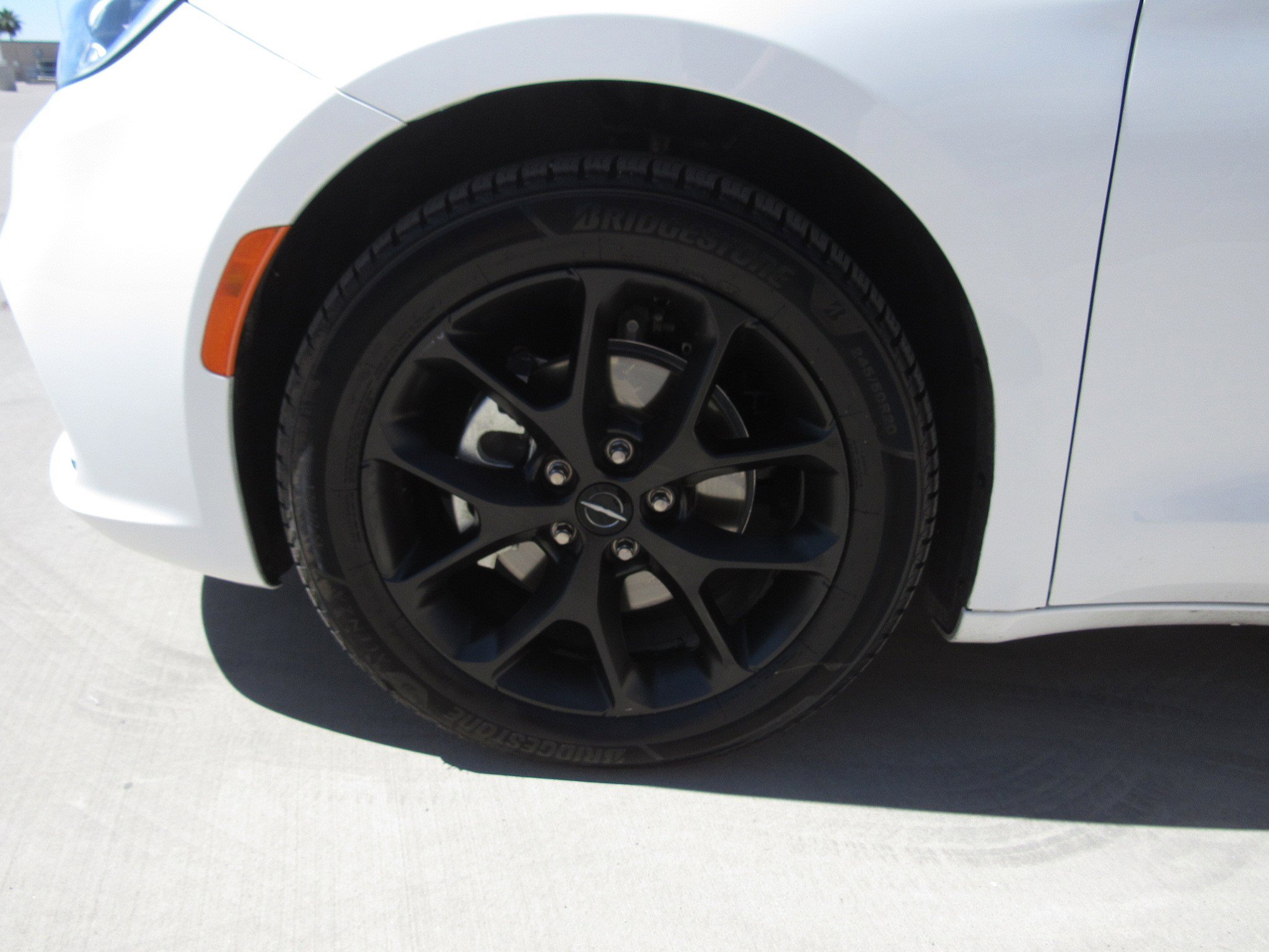 Used 2025 Chrysler Pacifica Limited image 4
