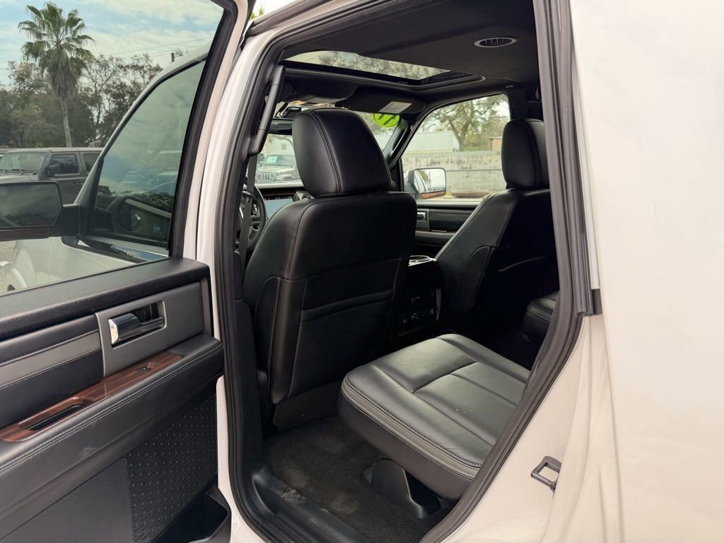 Used 2017 Ford Expedition Platinum image 27