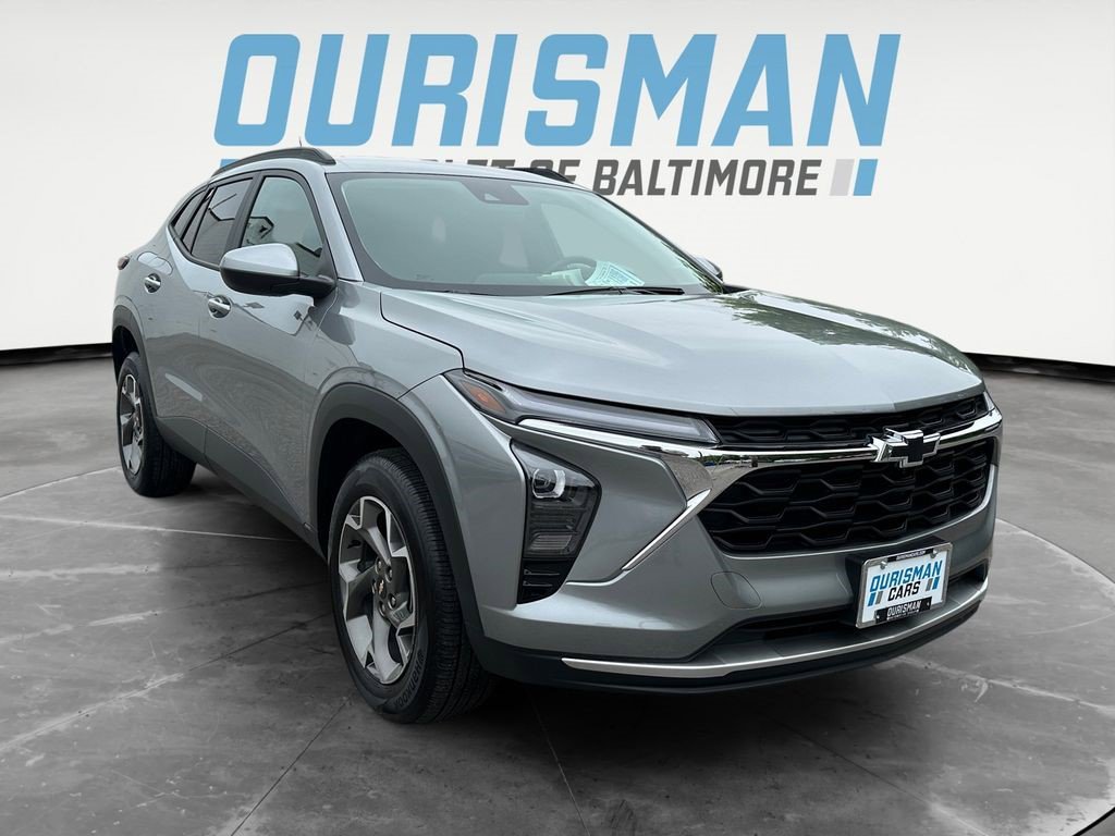 Certified 2025 Chevrolet Trax LT w/ Driver Confidence Package FWD image 1