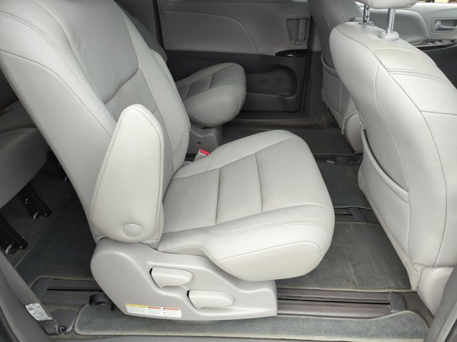 Used 2018 Toyota Sienna XLE AWD/4WD image 21