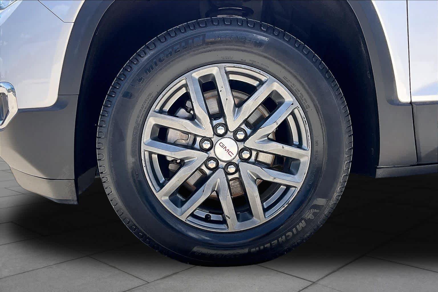 Used 2018 GMC Acadia SLT FWD image 10