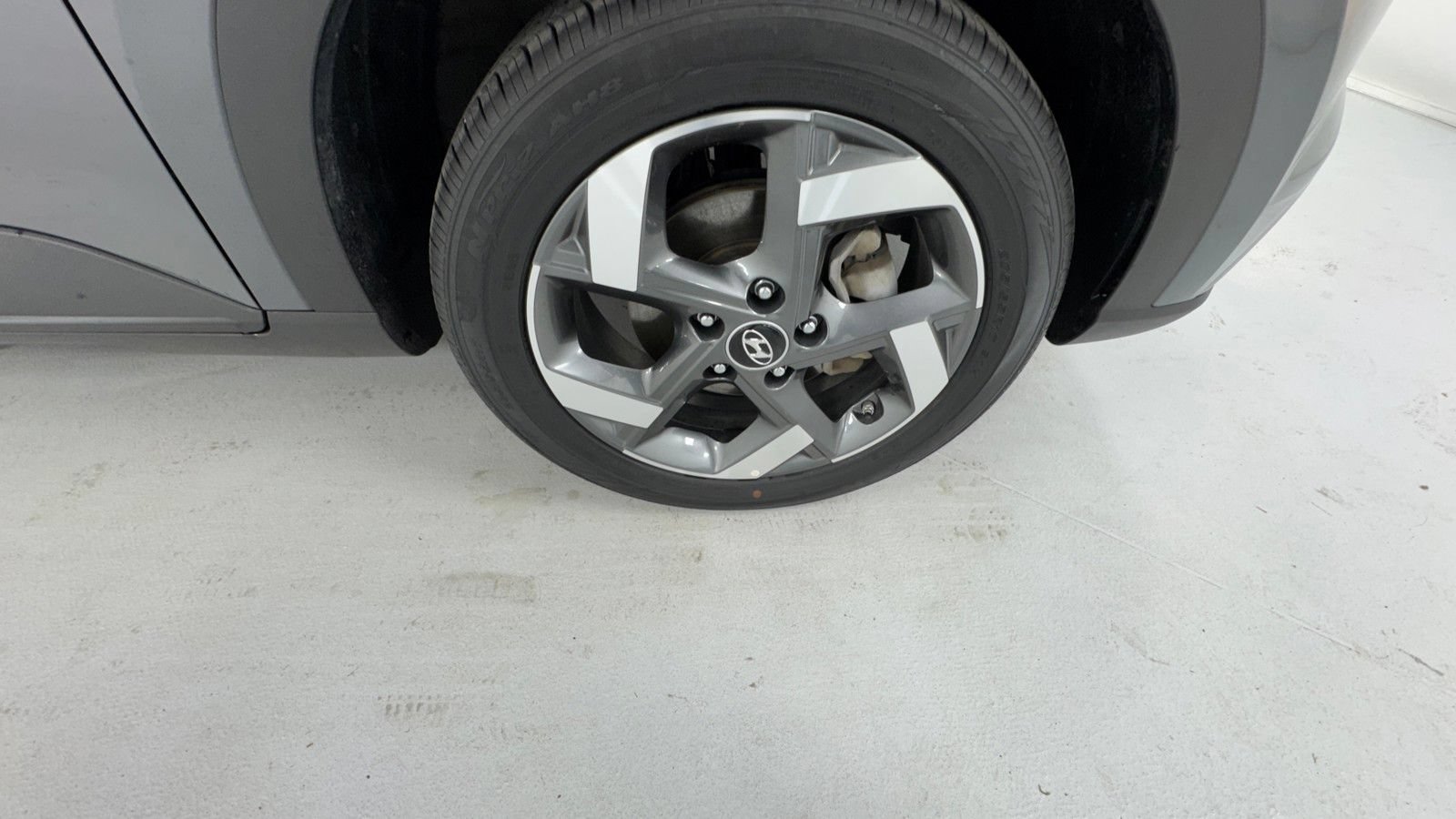 Used 2025 Hyundai Venue SEL FWD image 9