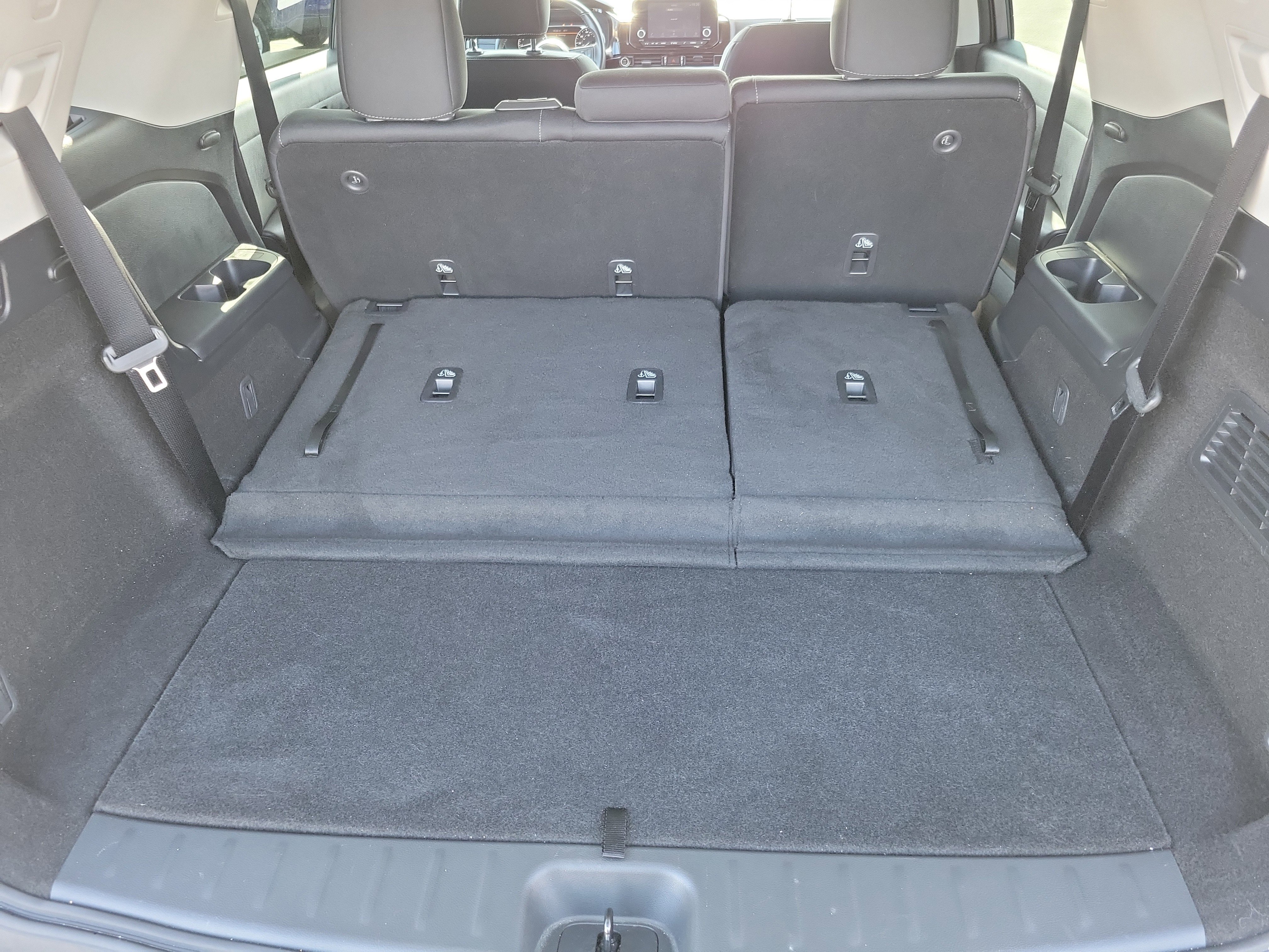 Used 2024 Nissan Pathfinder SV image 11