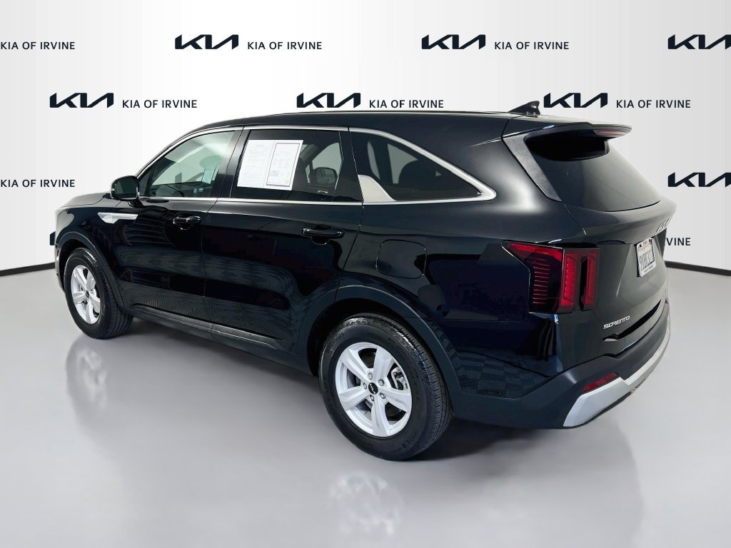 Certified 2025 Kia Sorento LX FWD image 6