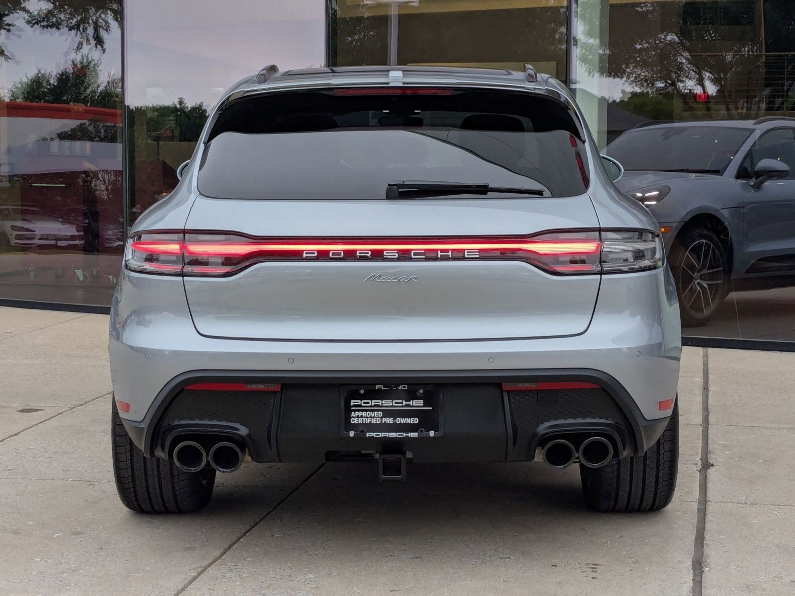 Certified 2026 Porsche Macan AWD/4WD image 10