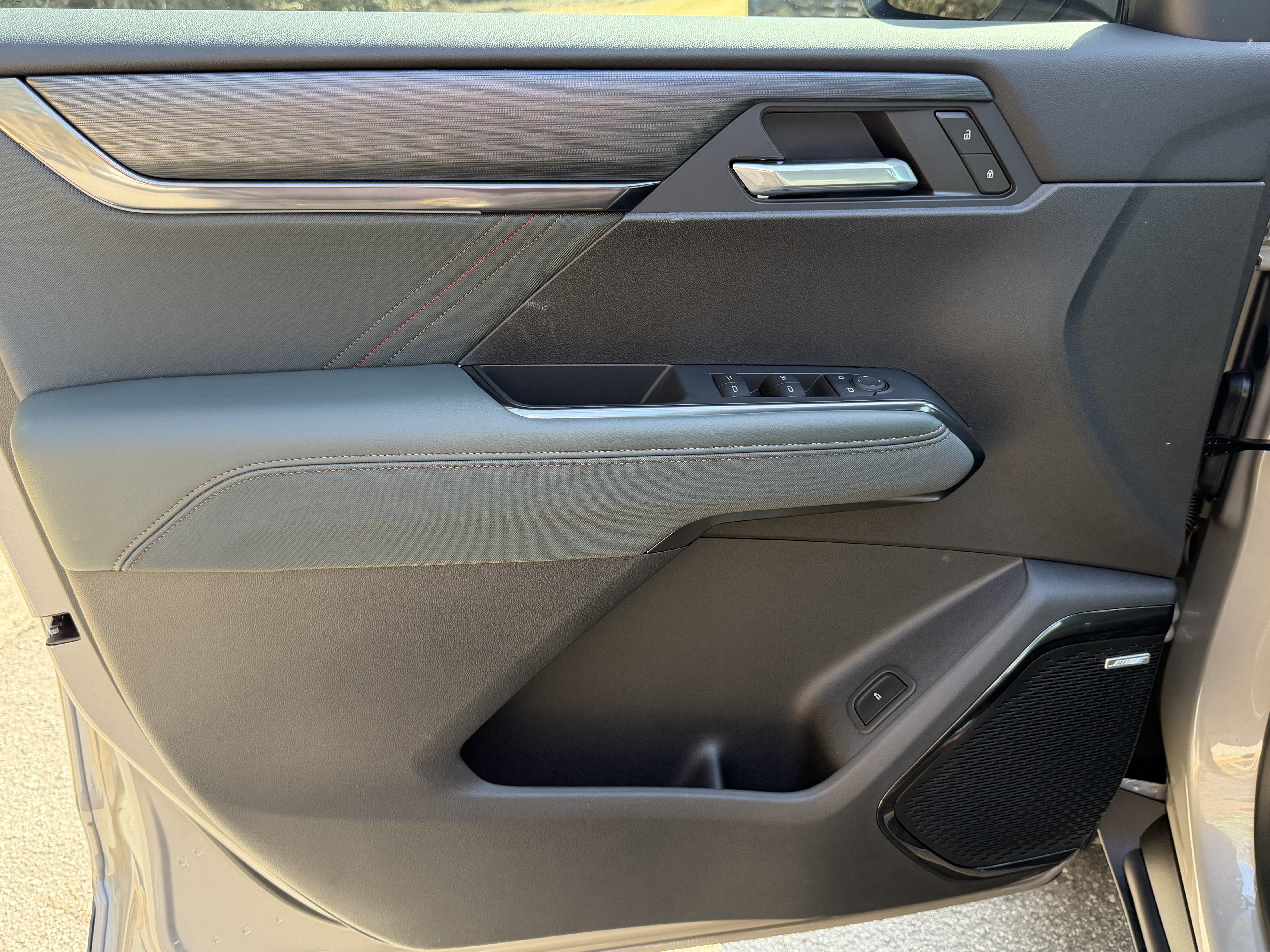 New 2026 GMC Acadia AT4 w/ Luxury Package AWD/4WD image 14