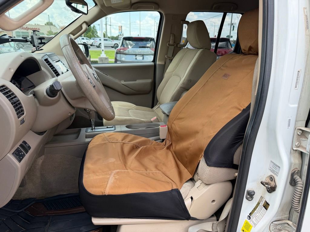 Used 2014 Nissan Frontier SV w/ SV Value Truck Package RWD image 9