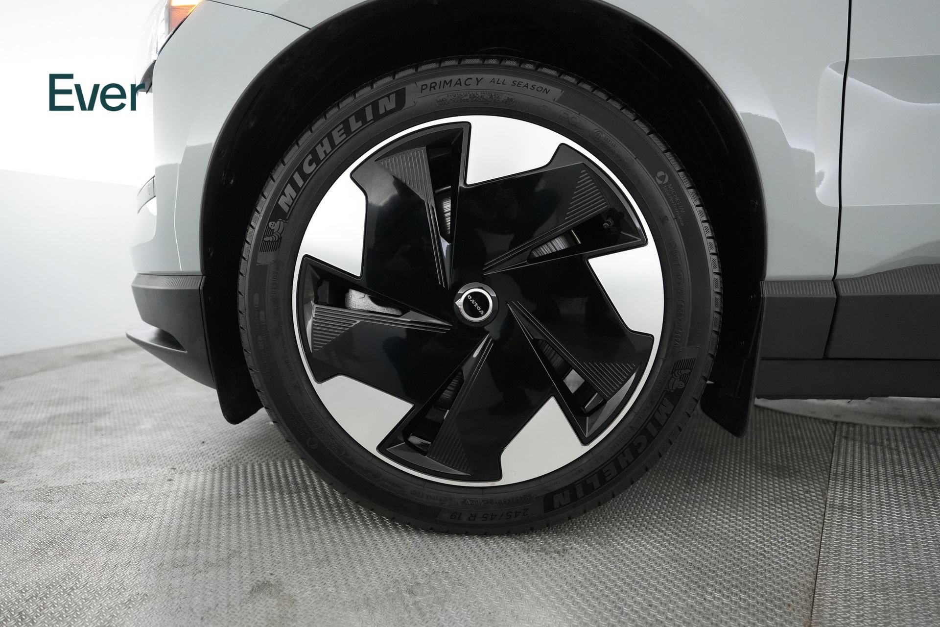 Used 2025 Volvo EX30 Plus AWD/4WD image 19