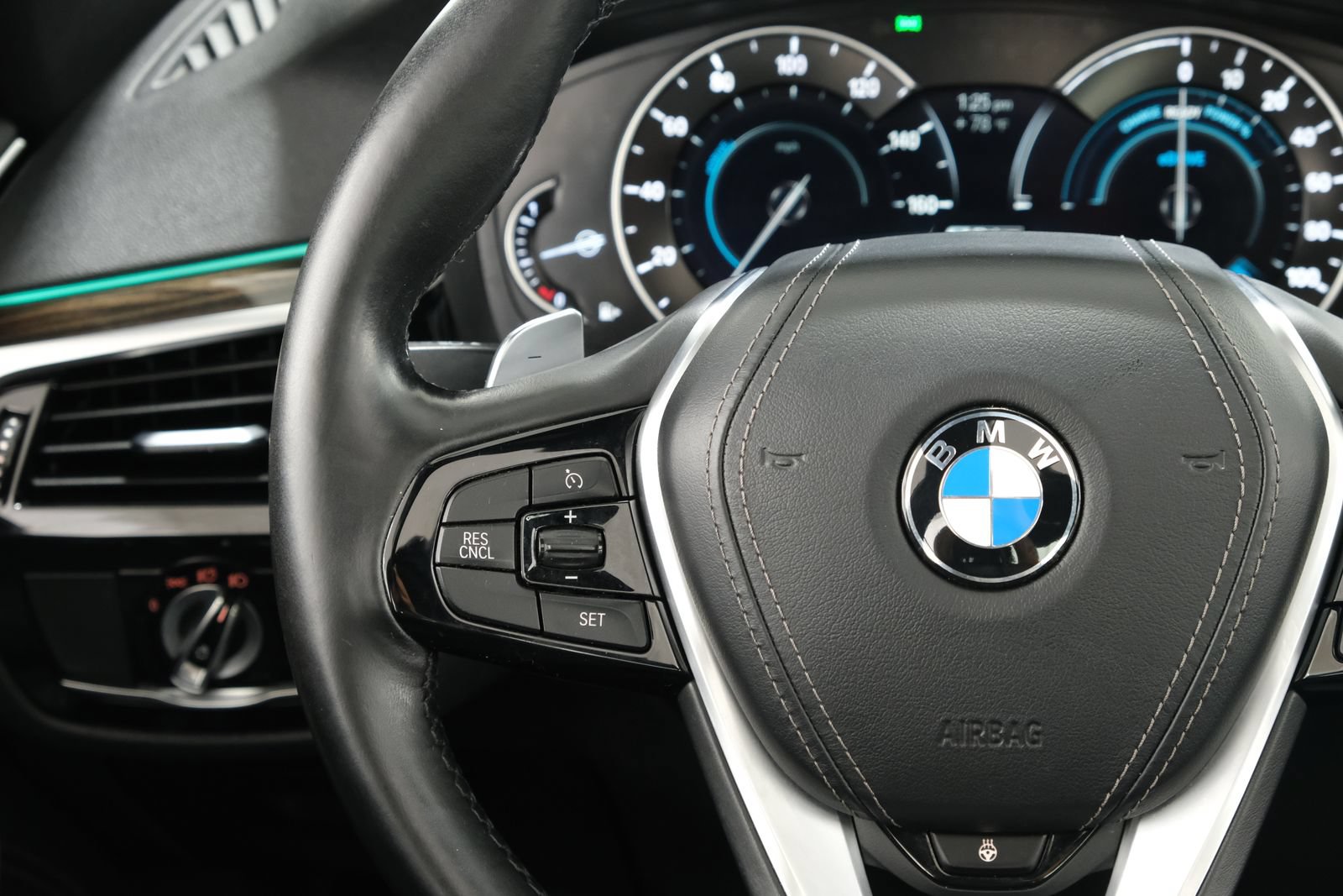 Used 2019 BMW 530e xDrive w/ Premium Package AWD/4WD image 12