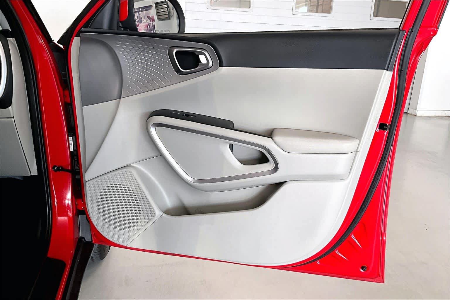 Used 2023 Kia Soul LX w/ LX Technology Package FWD image 25